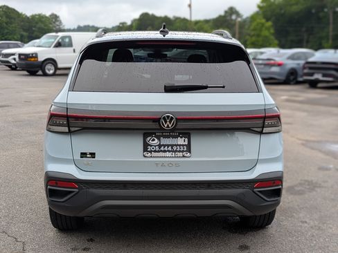 Used 2025 Volkswagen Taos SE FWD image 8
