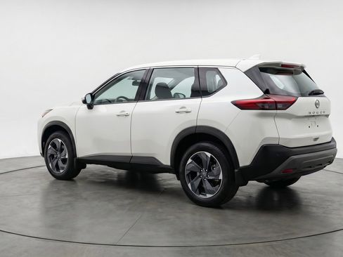 Used 2025 Nissan Rogue SV AWD/4WD image 6