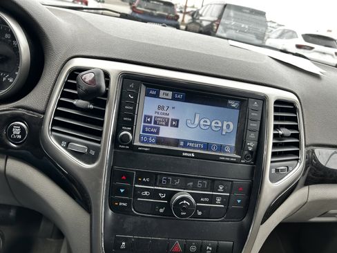 Used 2012 Jeep Grand Cherokee Laredo image 15