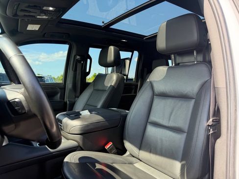Used 2022 Chevrolet Suburban Z71 w/ Z71 Off-Road Package AWD/4WD image 24