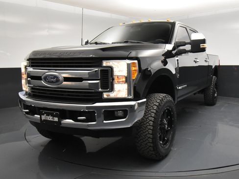 Used 2017 Ford F350 XLT w/ XLT Premium Package image 2