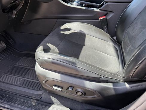Used 2023 Jeep Grand Cherokee L Laredo AWD/4WD image 19