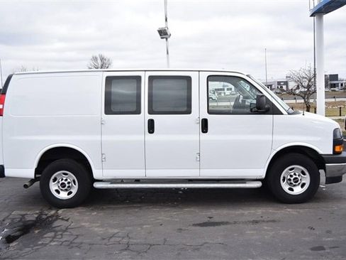 Used 2024 GMC Savana 2500 w/ Driver Convenience Package image 5