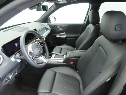 Certified 2025 Mercedes-Benz GLB 250 image 17