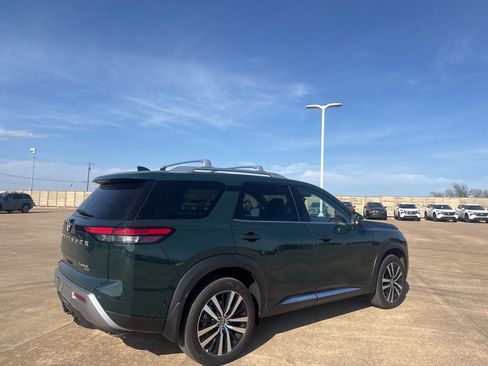 Used 2025 Nissan Pathfinder Platinum image 24