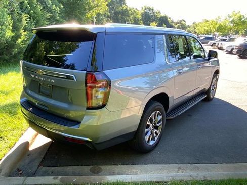 Used 2024 Chevrolet Suburban LT w/ Luxury Package AWD/4WD image 34