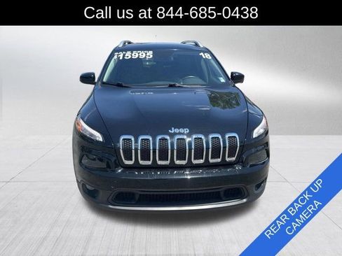 Used 2018 Jeep Cherokee Latitude Plus w/ Cold Weather Group FWD image 2