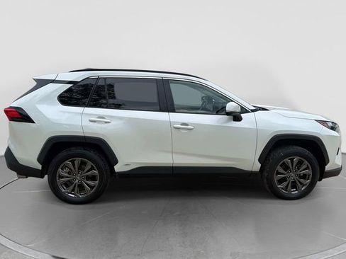 Used 2022 Toyota RAV4 XLE Premium AWD/4WD image 7