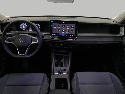 New 2025 Volkswagen Tiguan SE image 21