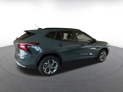 Used 2025 Chevrolet Trax LT w/ LT Convenience Package image 15