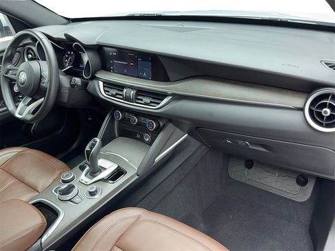 Used 2022 Alfa Romeo Stelvio Ti image 31