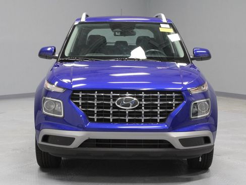 Used 2024 Hyundai Venue SEL FWD image 3
