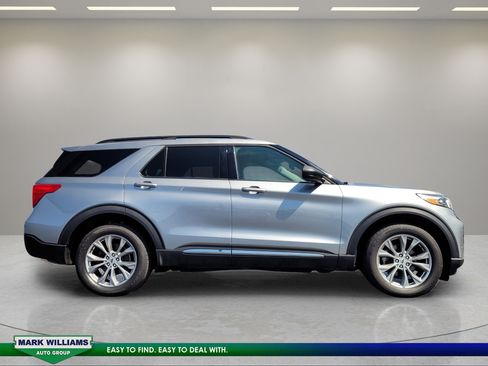 Certified 2023 Ford Explorer XLT w/ Equipment Group 202A AWD/4WD image 2