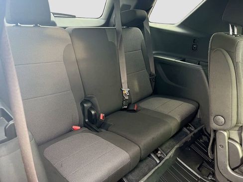 Used 2022 Chevrolet Traverse LT image 23
