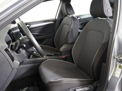 Used 2025 Volkswagen Jetta Sport image 28