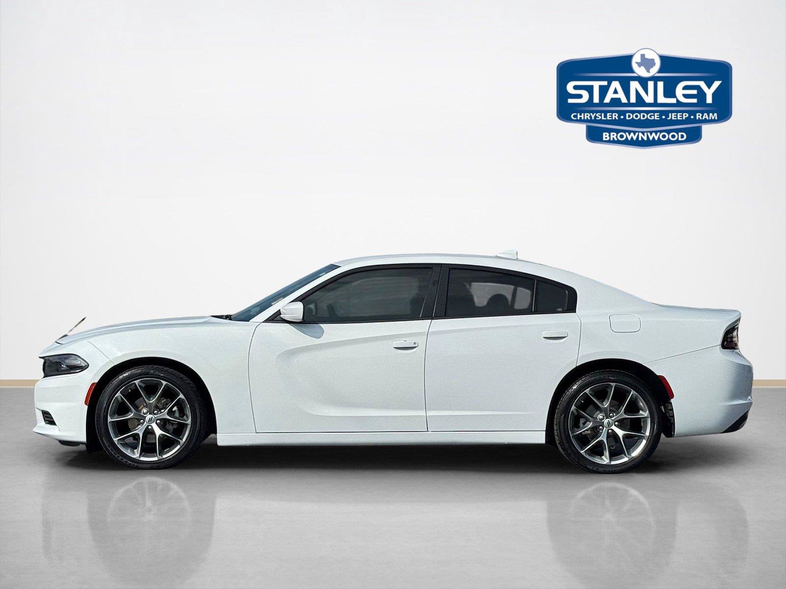 Used 2022 Dodge Charger SXT w/ Plus Group RWD image 4