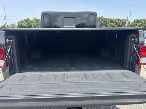 Used 2023 Jeep Gladiator Sport AWD/4WD image 9