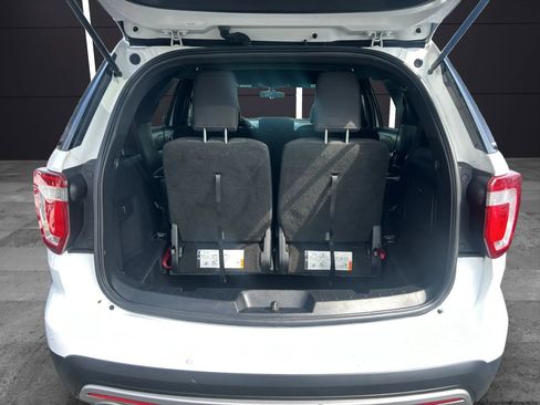 Used 2017 Ford Explorer XLT image 25
