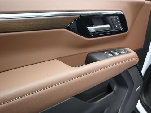 New 2026 Chevrolet Suburban High Country AWD/4WD image 11