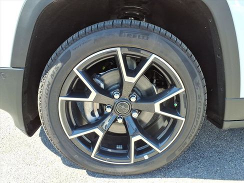 New 2026 Jeep Cherokee Overland image 10