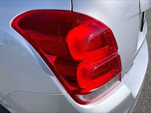 Used 2020 Chevrolet Trax LT w/ LT Convenience Package FWD image 29