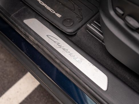 Used 2025 Porsche Cayenne image 12