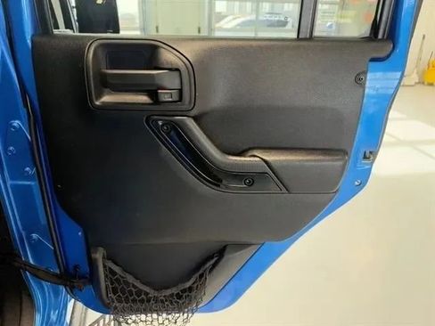 Used 2015 Jeep Wrangler Unlimited Sahara AWD/4WD image 18
