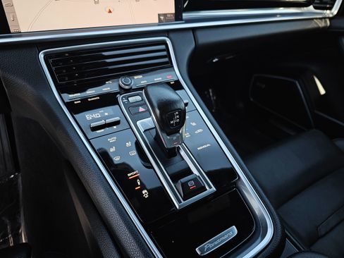 Used 2018 Porsche Panamera image 37