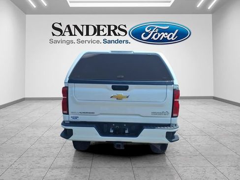 Used 2024 Chevrolet Silverado 2500 High Country w/ High Country Premium Package AWD/4WD image 3