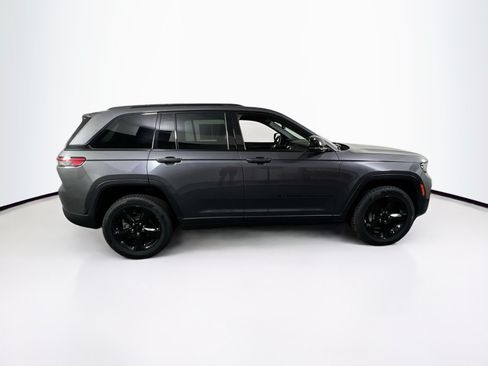 Used 2023 Jeep Grand Cherokee Altitude AWD/4WD image 4