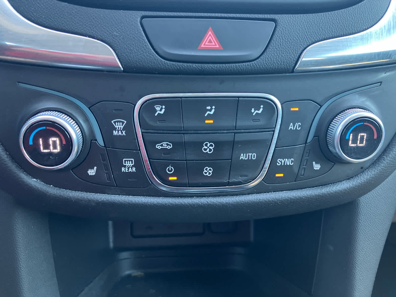 Used 2021 Chevrolet Equinox LT FWD image 21