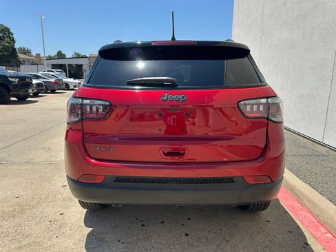 Used 2024 Jeep Compass Latitude w/ Altitude Special Edition AWD/4WD image 6