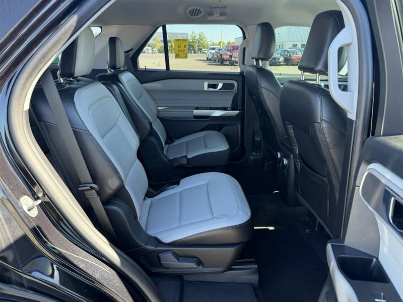 Used 2021 Ford Explorer XLT w/ Equipment Group 202A AWD/4WD image 12