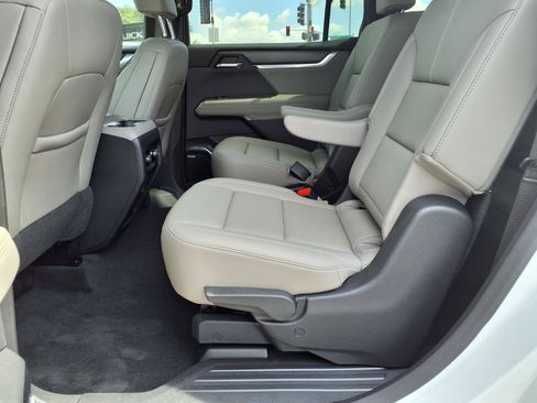 Used 2024 GMC Acadia Elevation FWD image 16