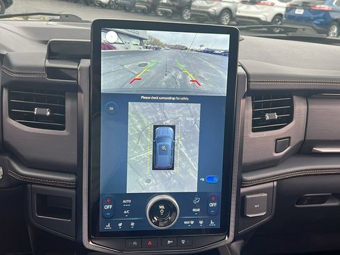 Used 2022 Ford Expedition Platinum image 25