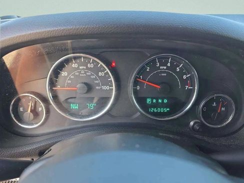Used 2017 Jeep Wrangler Unlimited Sahara AWD/4WD image 31