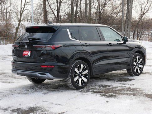 Used 2025 Mitsubishi Outlander SE image 7