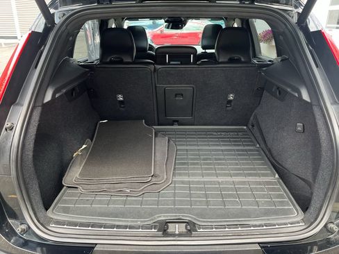 Used 2019 Volvo XC40 T5 R-Design AWD/4WD image 26
