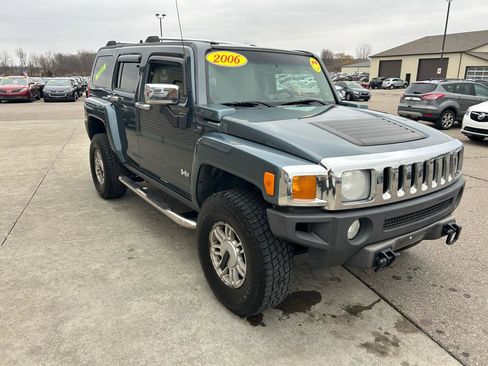 Used 2006 HUMMER H3 Sport Utility image 3