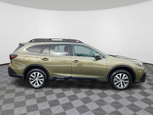 Used 2022 Subaru Outback Premium image 6