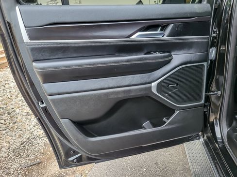 Used 2024 Jeep Wagoneer L 4WD w/ Premium Group I image 19