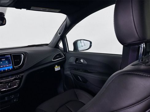 New 2026 Chrysler Pacifica Select image 26