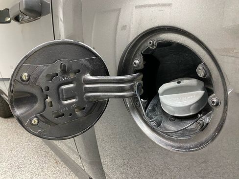 Used 2018 RAM 1500 Express image 27