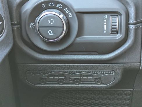 Certified 2025 Jeep Gladiator Sport AWD/4WD image 15