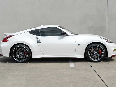 Used 2020 Nissan 370Z NISMO RWD image 7