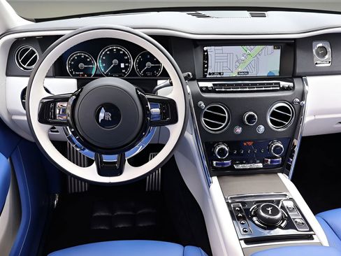 Certified 2023 Rolls-Royce Cullinan AWD/4WD image 18