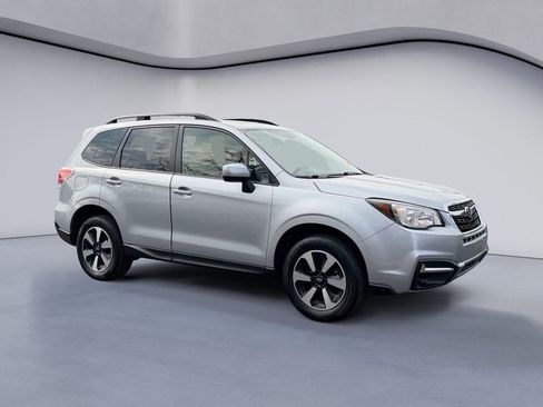 Used 2017 Subaru Forester 2.5i Premium w/ All-Weather Package image 7