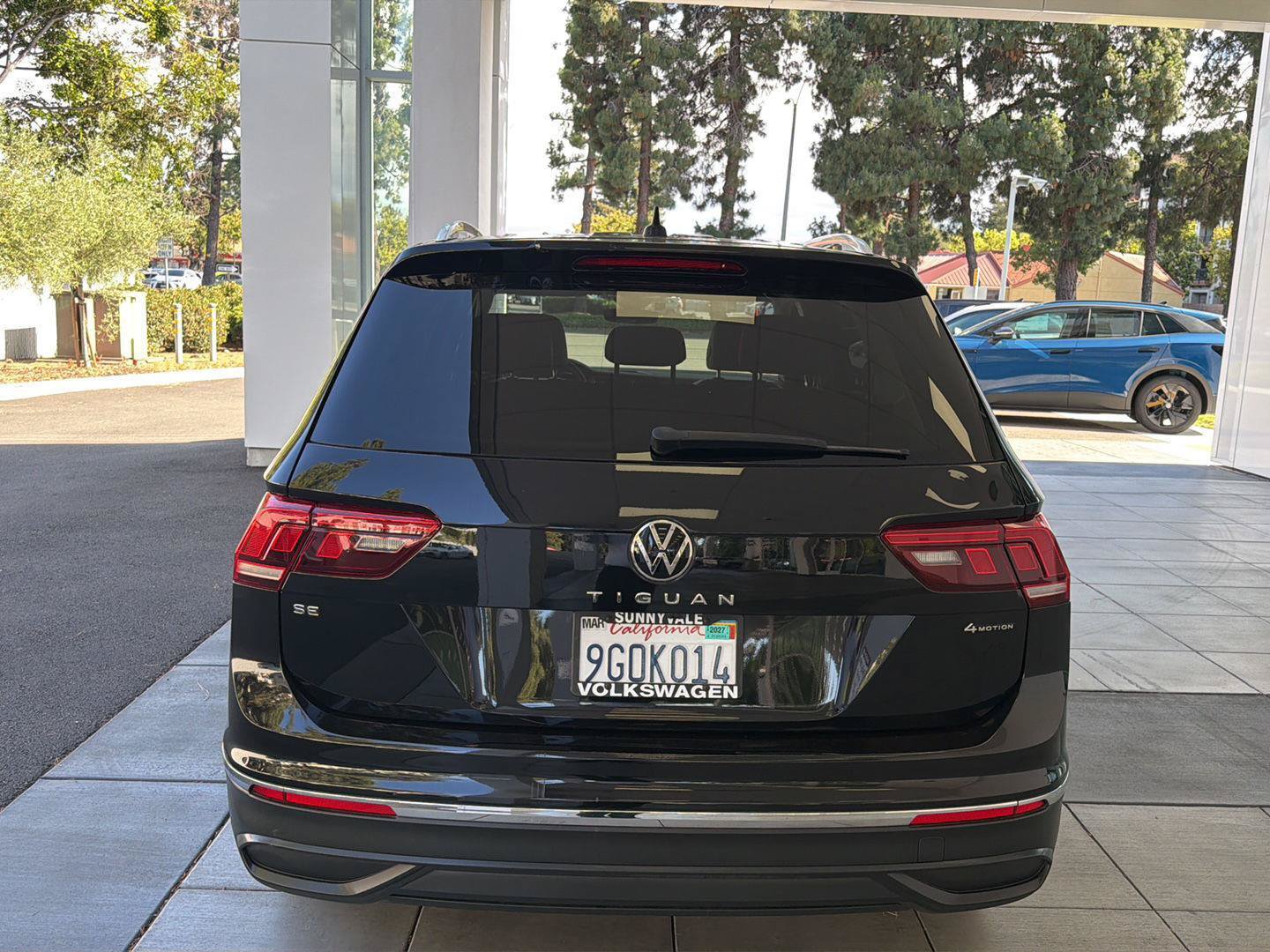 Certified 2022 Volkswagen Tiguan SE w/ Panoramic Sunroof Package AWD/4WD image 4