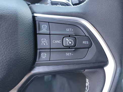 New 2025 Jeep Grand Cherokee Altitude image 23