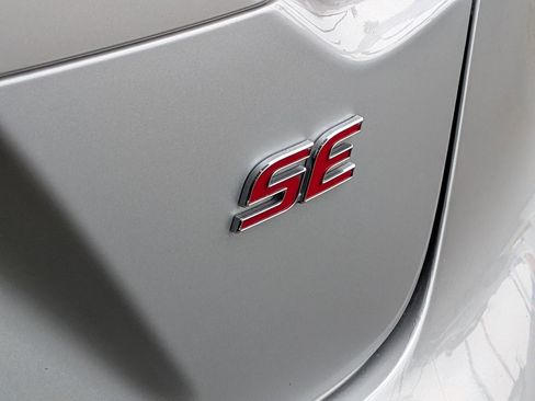 Used 2022 Toyota Corolla SE w/ Carpet Mat Package (TMS) image 26